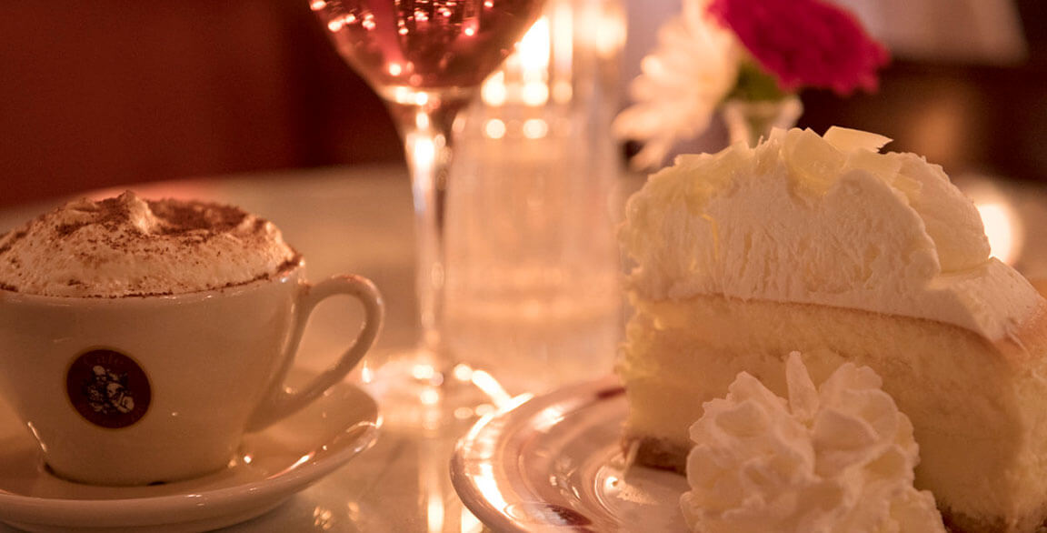 White Chocolate Amaretto Cheesecake