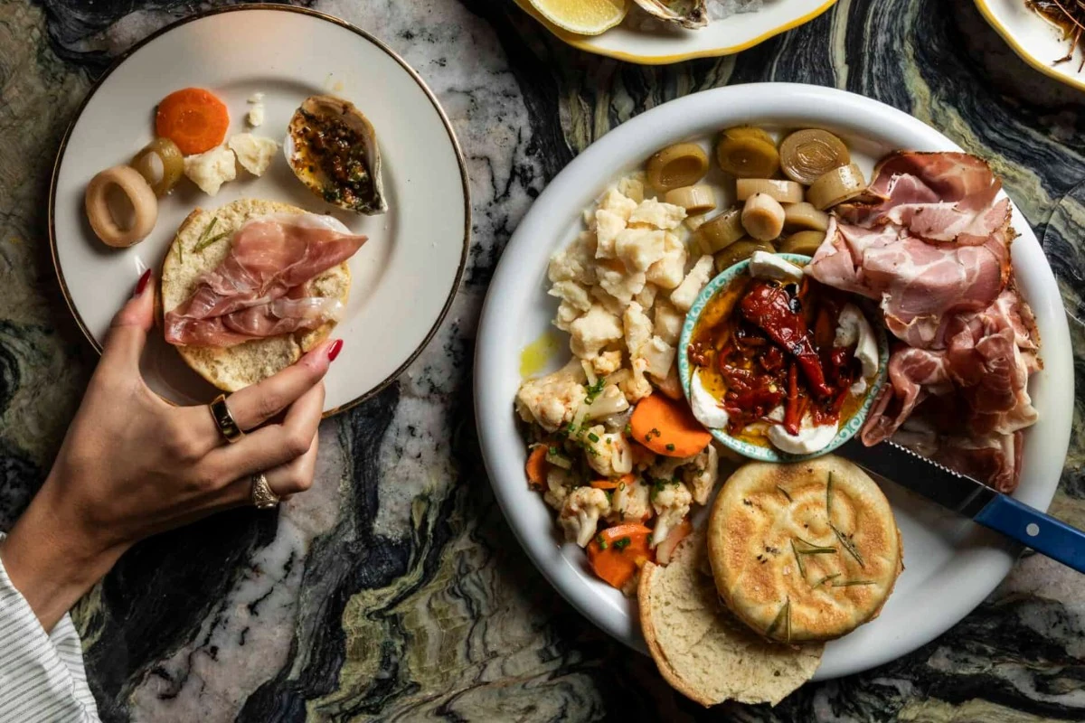 From “Girl Dinner” Fad to Snack Plate Sensations